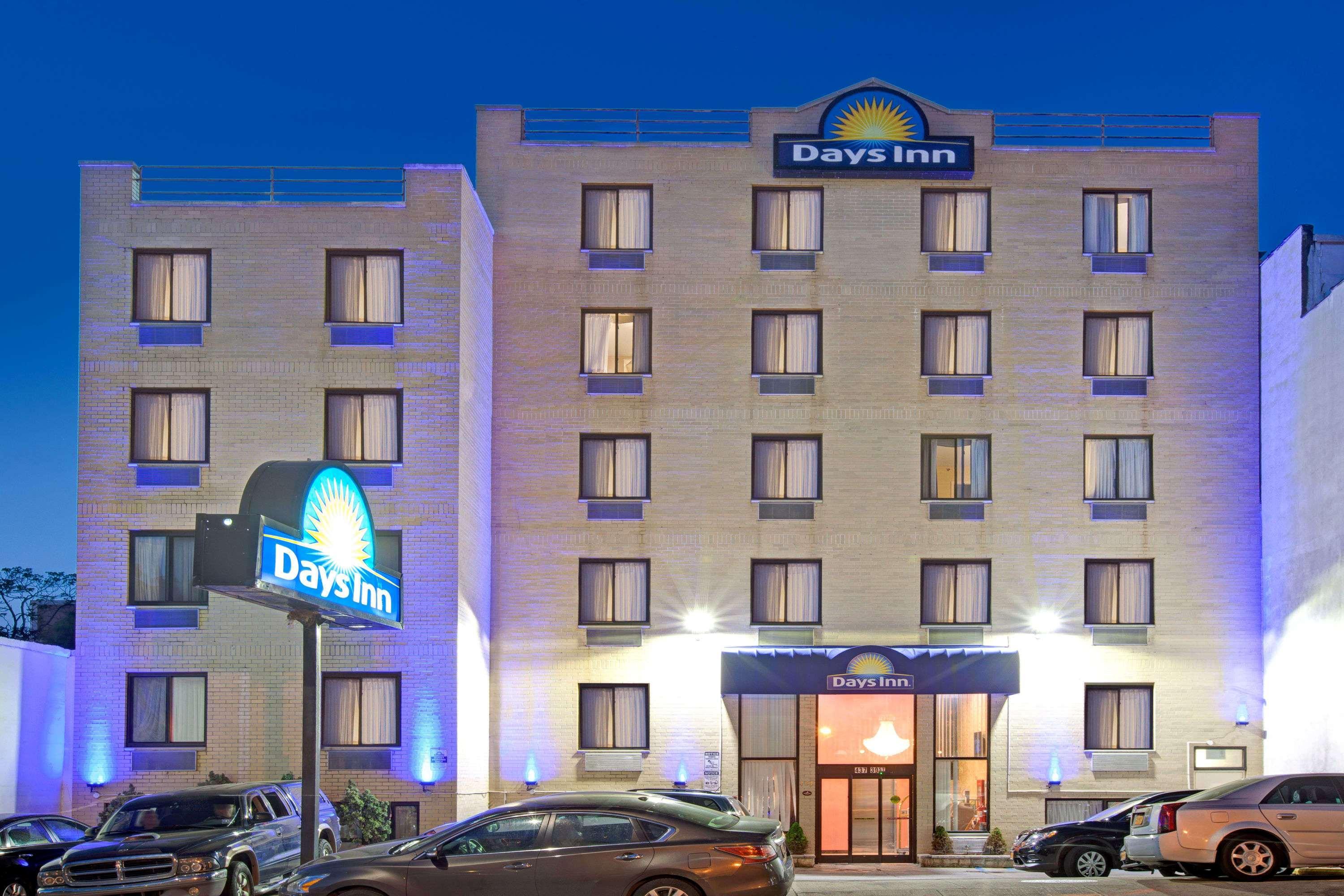 Days Inn By Wyndham Brooklyn Nueva York Exterior foto