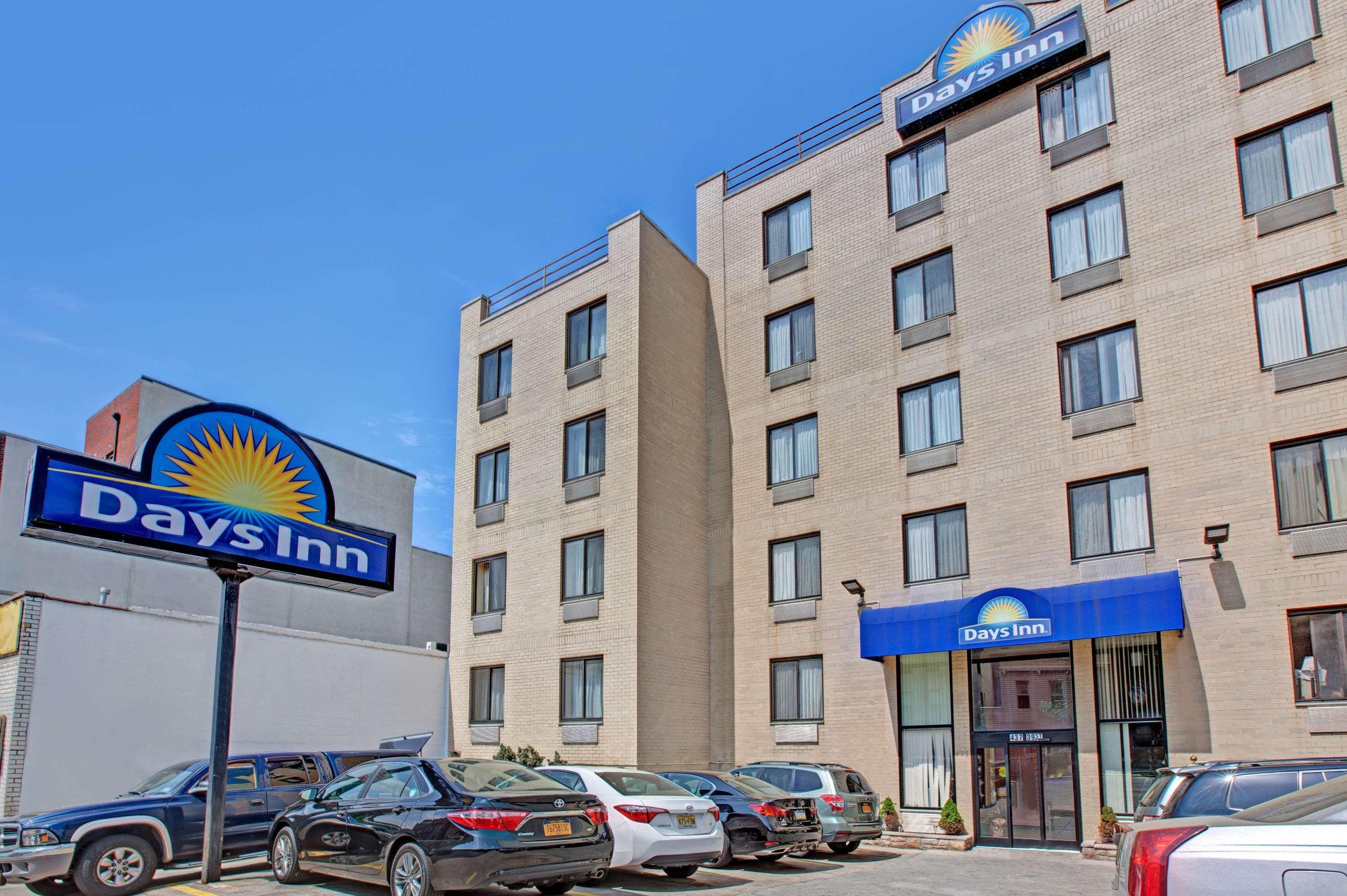 Days Inn By Wyndham Brooklyn Nueva York Exterior foto